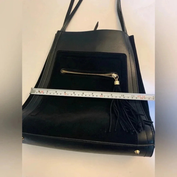 H&M Gorgeous faux leather and suede  bucket style purse. In black. - Picture 16 of 16